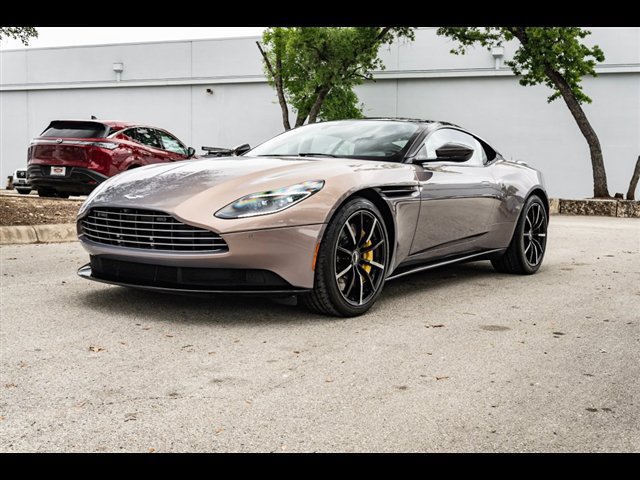 Used 2023 Aston Martin DB11 Coupe RWD image 9