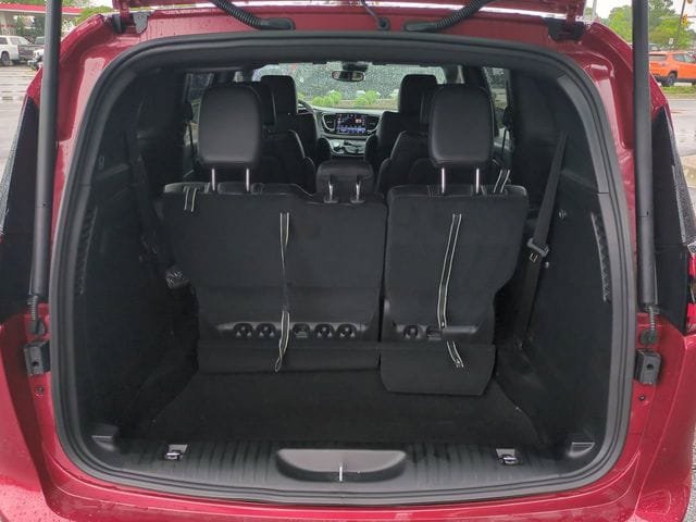 New 2027 Chrysler Pacifica Select FWD image 13