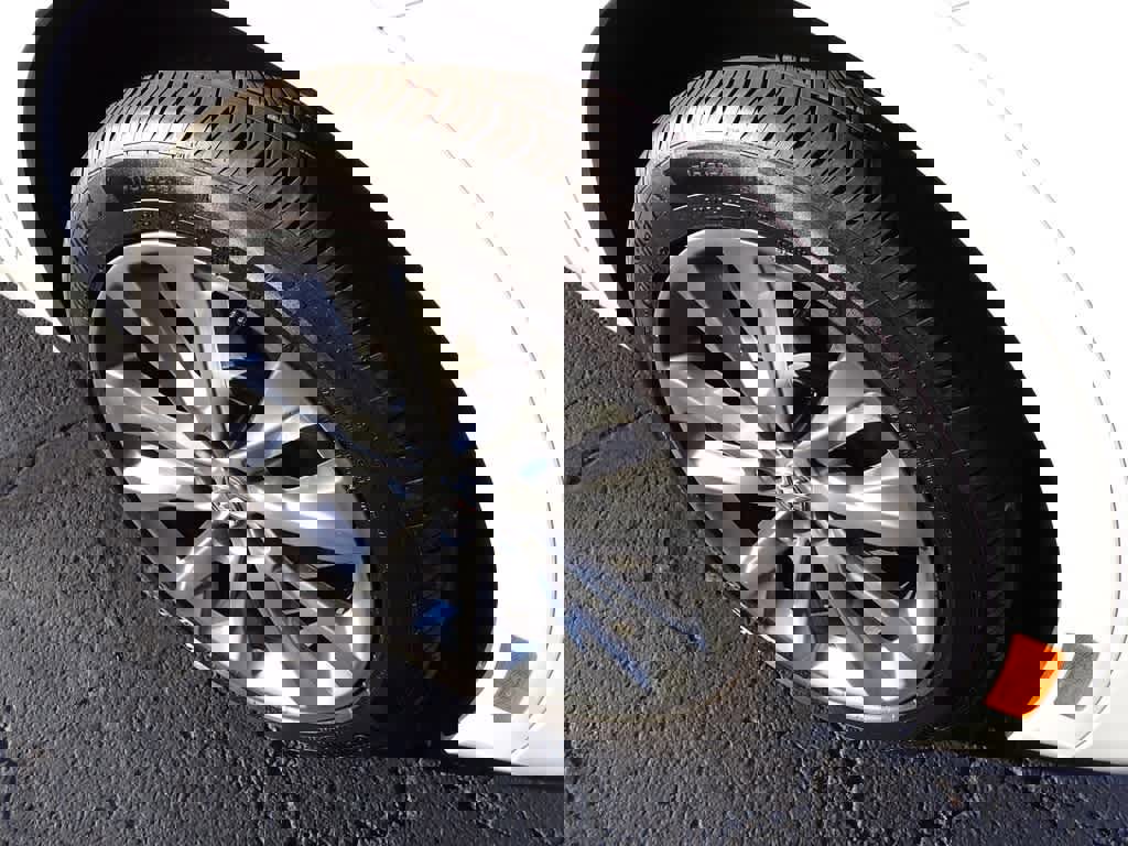 Certified 2022 Buick Envision Avenir w/ Technology Package II image 11