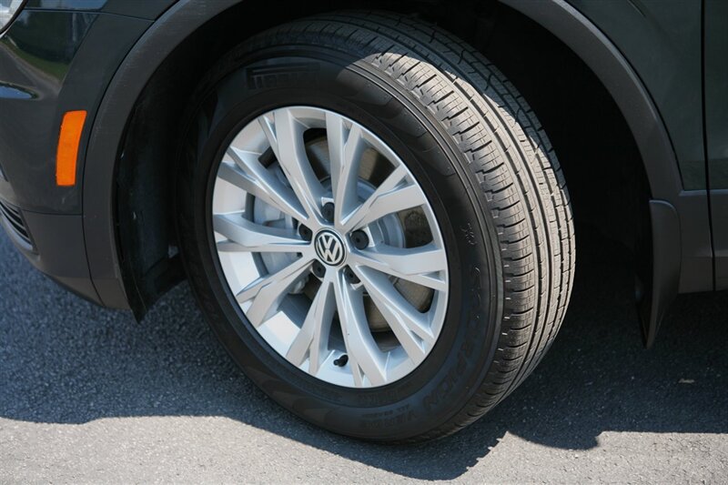 Used 2018 Volkswagen Tiguan SE AWD/4WD image 3