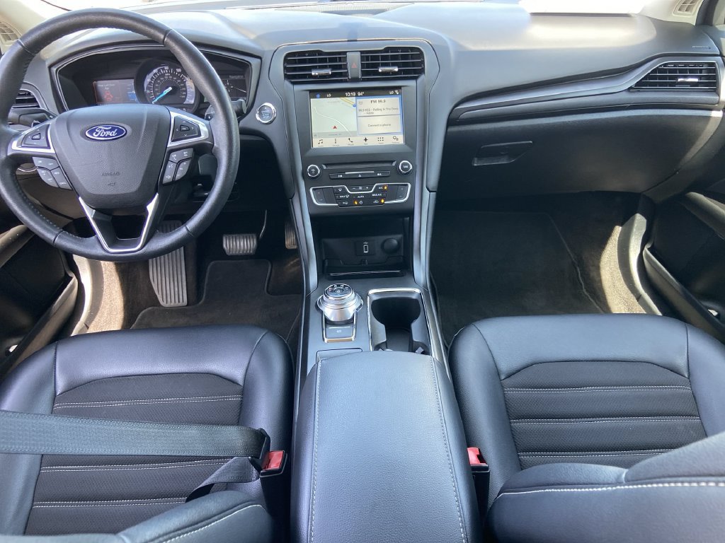 Used 2018 Ford Fusion SE w/ Equipment Group 201A FWD image 16