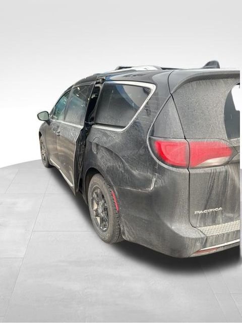 Used 2019 Chrysler Pacifica Limited image 4