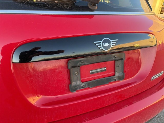 Used 2021 MINI Cooper 4-Door Hardtop w/ Storage Package image 30