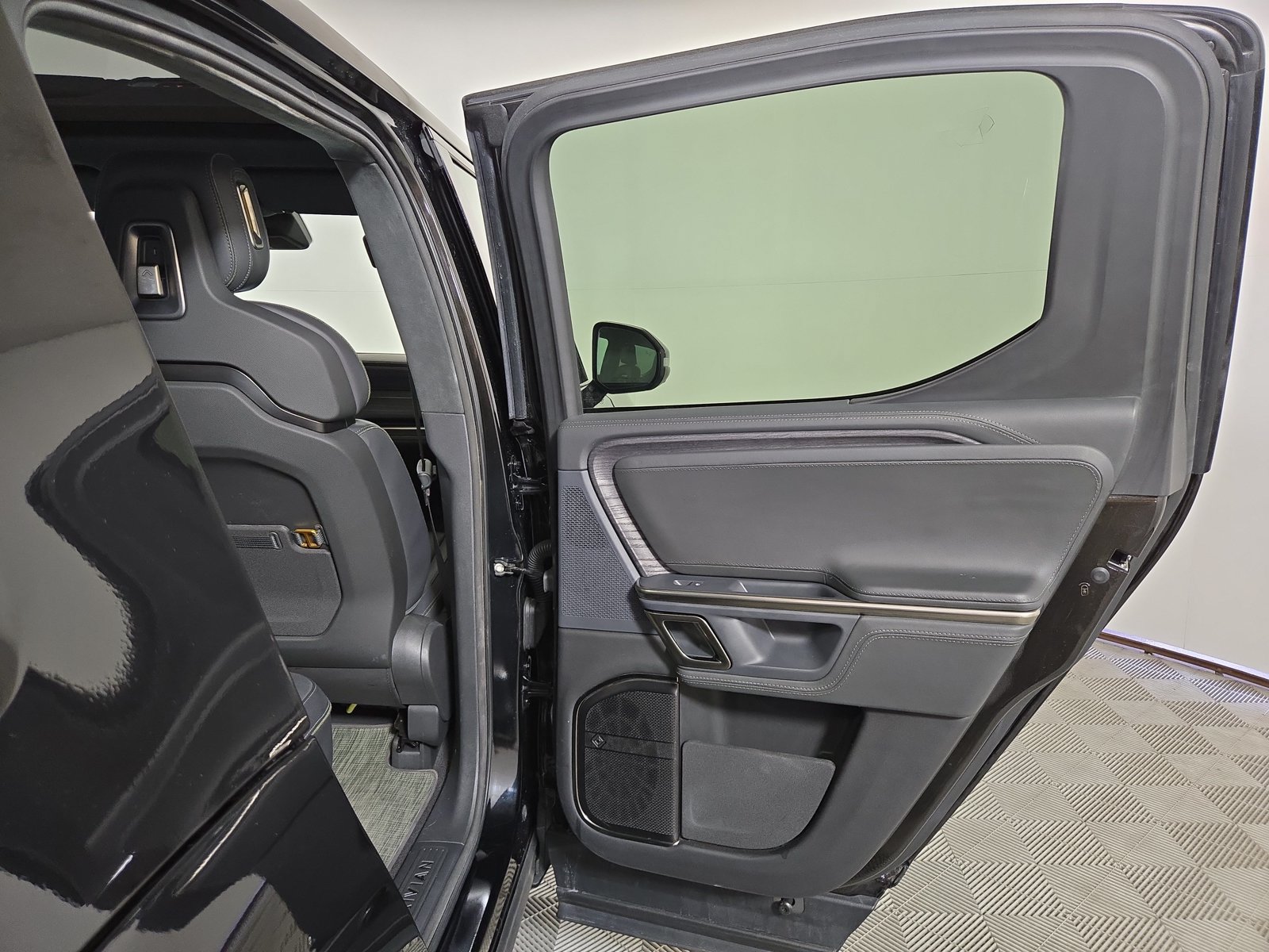 Used 2024 Rivian R1T Adventure Dual AWD/4WD image 19