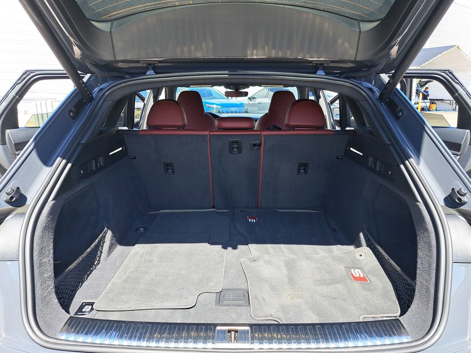 Used 2024 Audi SQ8 e-tron Premium Plus w/ Black Optic Package image 12