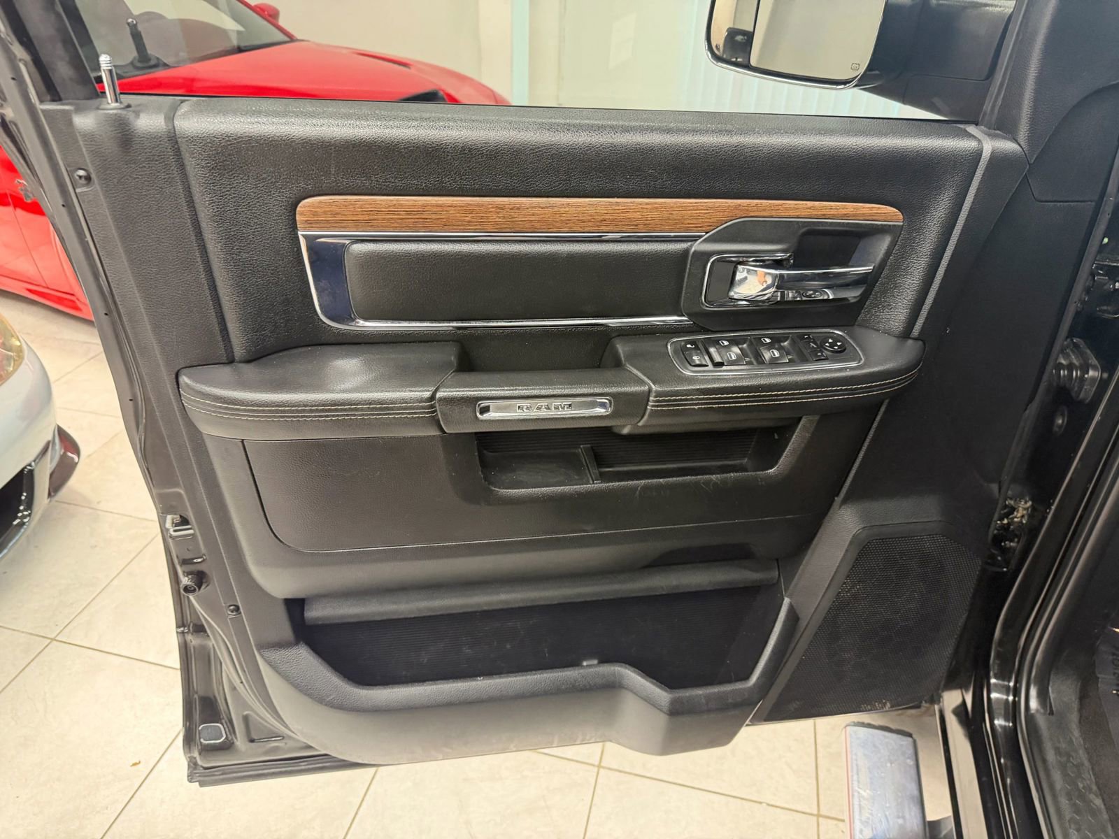 Used 2018 RAM 3500 Laramie AWD/4WD image 13