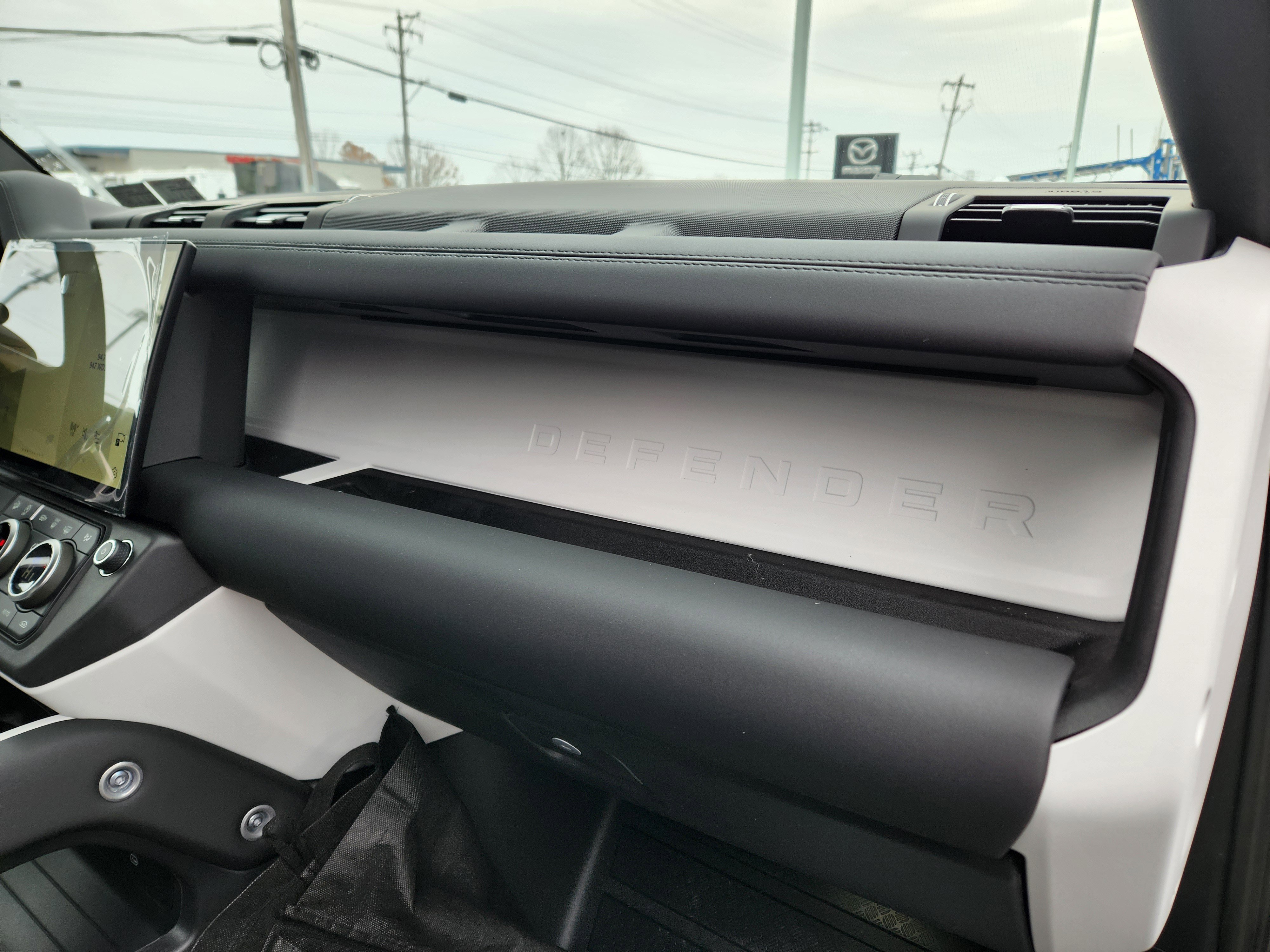 New 2026 Land Rover Defender 130 X-Dynamic SE image 13