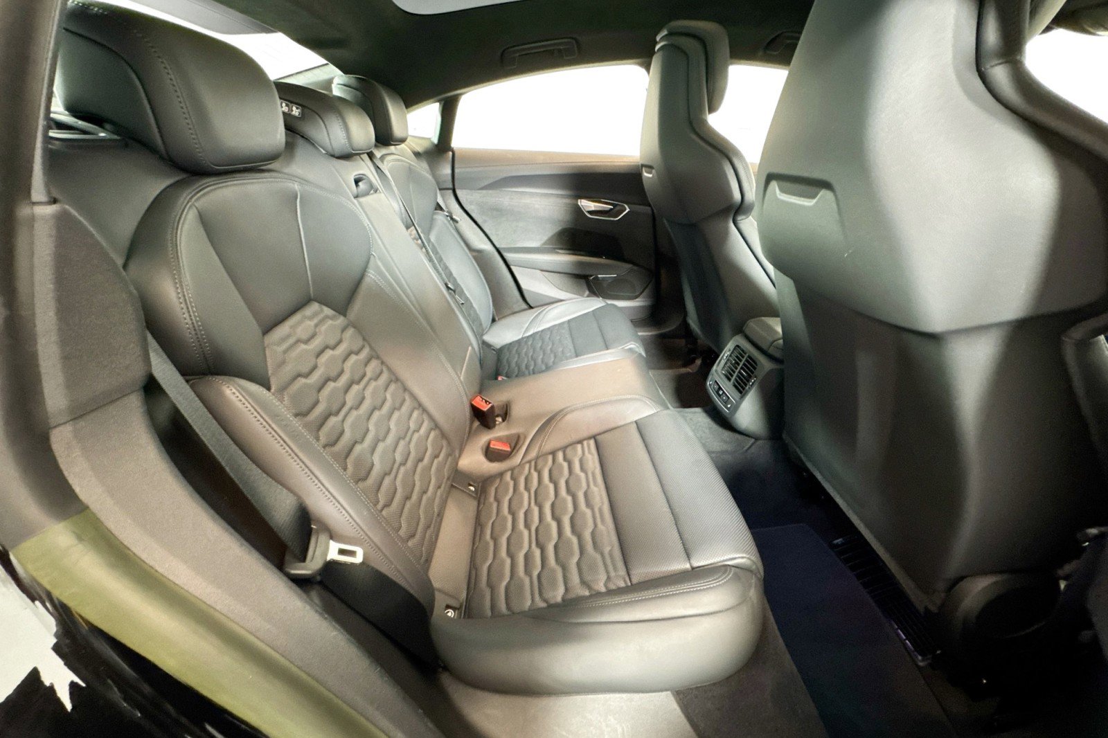 Used 2023 Audi RS e-tron GT image 25