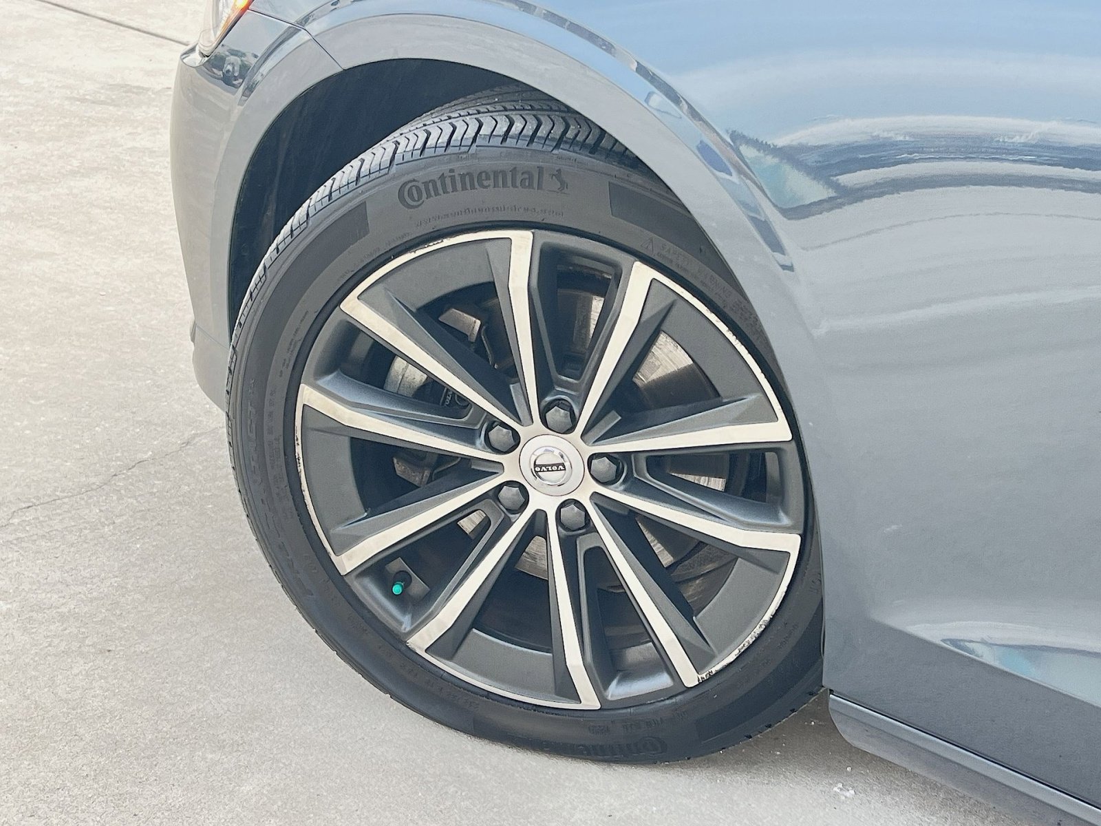 Used 2021 Volvo S60 T5 Momentum image 12