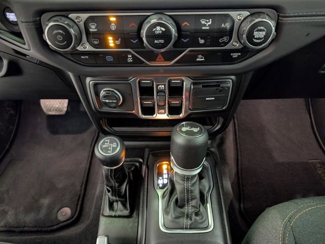 Used 2025 Jeep Wrangler Unlimited Sahara AWD/4WD image 20