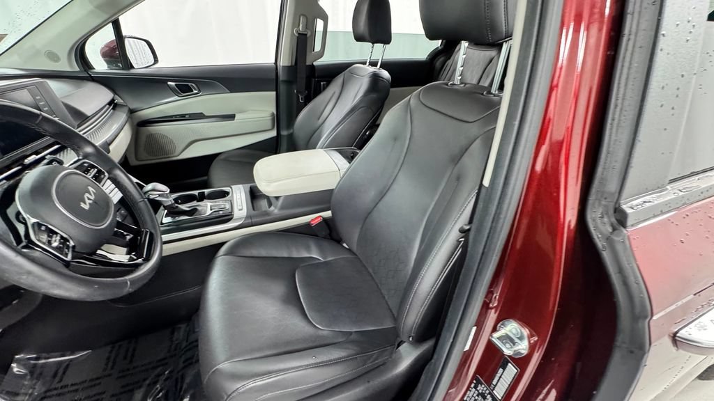 Used 2024 Kia Carnival LX FWD image 10