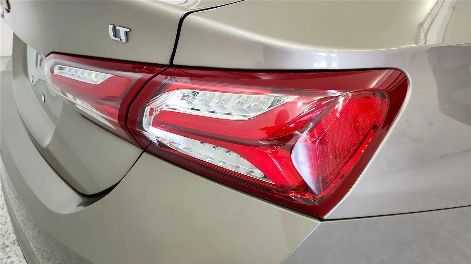 Used 2022 Chevrolet Malibu LT image 15