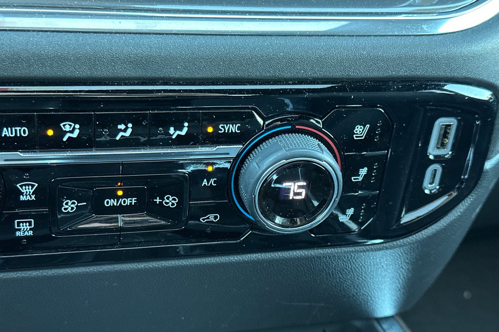 Used 2025 Chevrolet Silverado 1500 High Country w/ Technology Package image 29