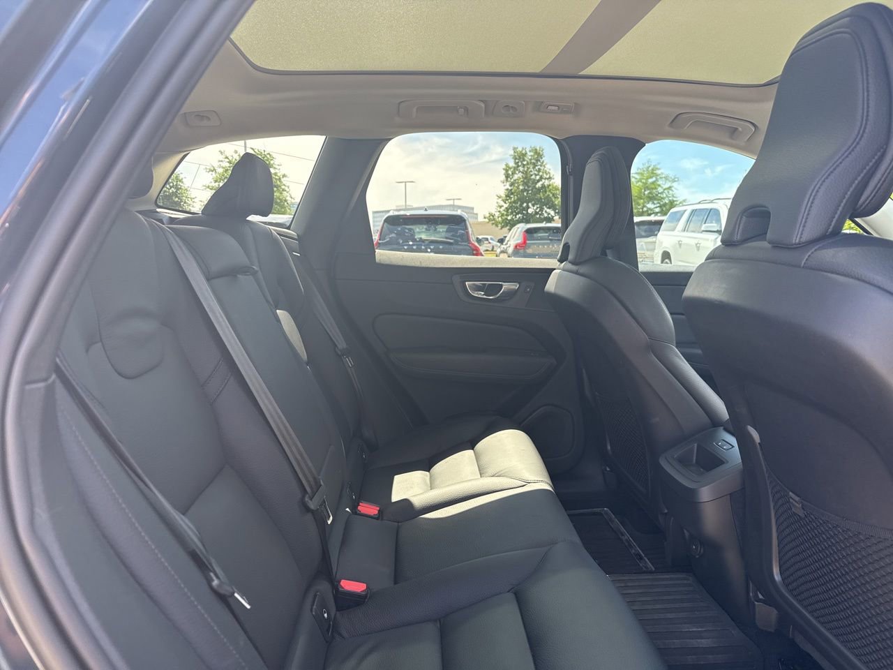 Certified 2024 Volvo XC60 B5 Plus w/ Protection Package Premier AWD/4WD image 13