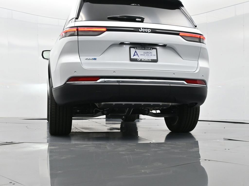 New 2025 Jeep Grand Cherokee Limited 4xe w/ Luxury Tech Group II image 38