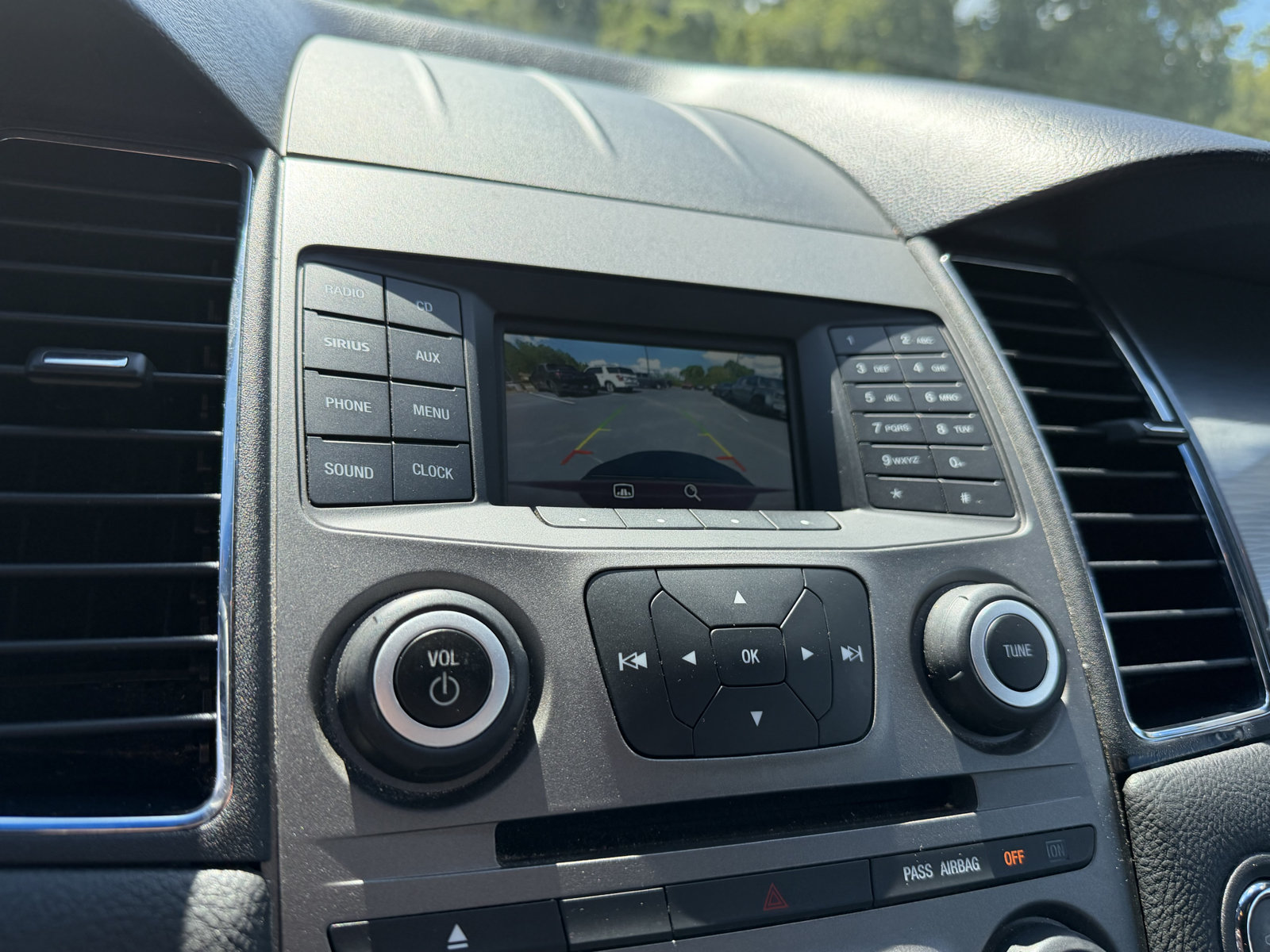 Used 2018 Ford Taurus SEL FWD image 26