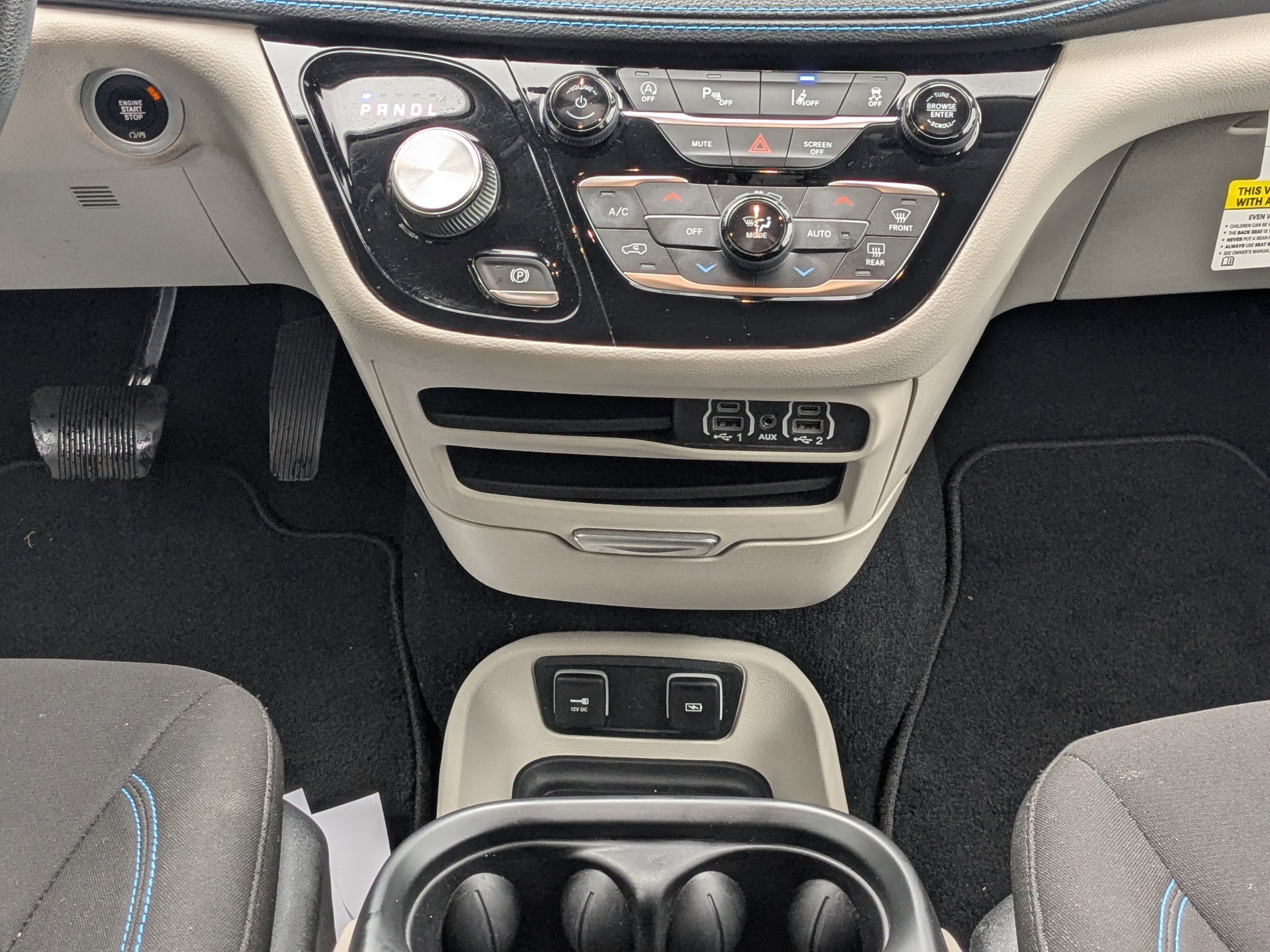 Used 2021 Chrysler Pacifica Touring image 18