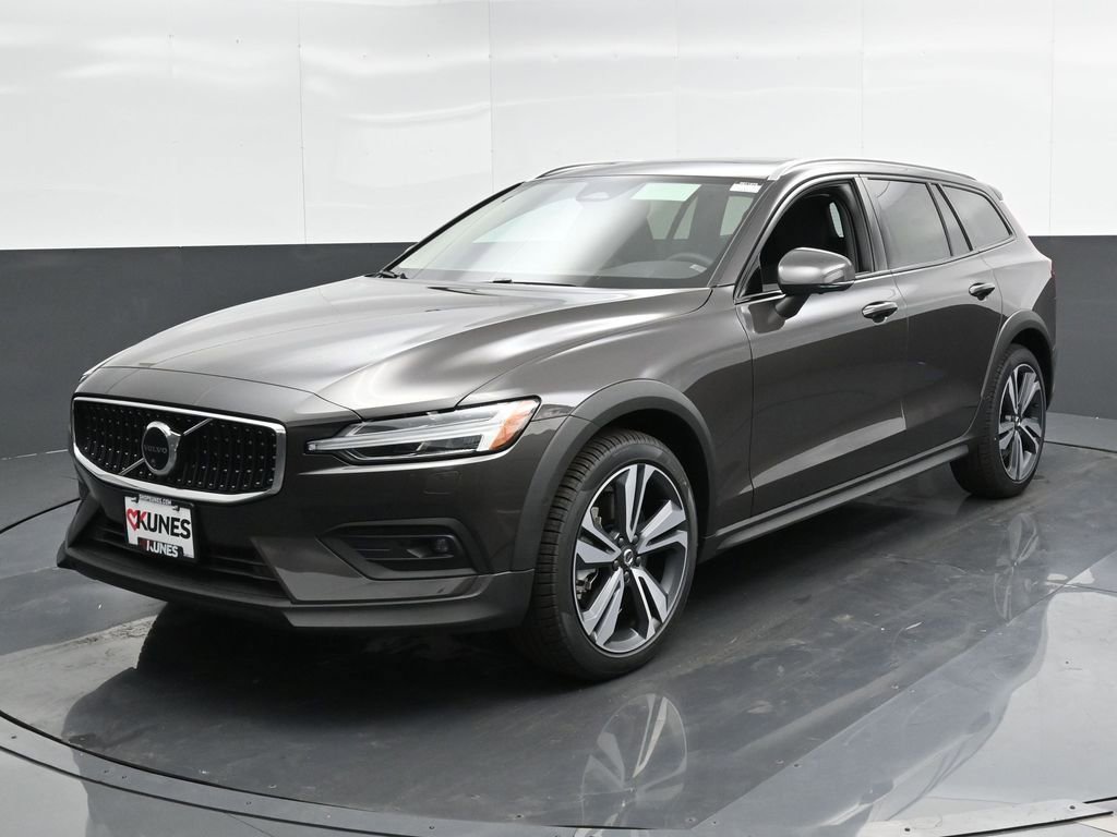 New 2025 Volvo V60 B5 Cross Country Plus w/ Protection Package Premier image 6