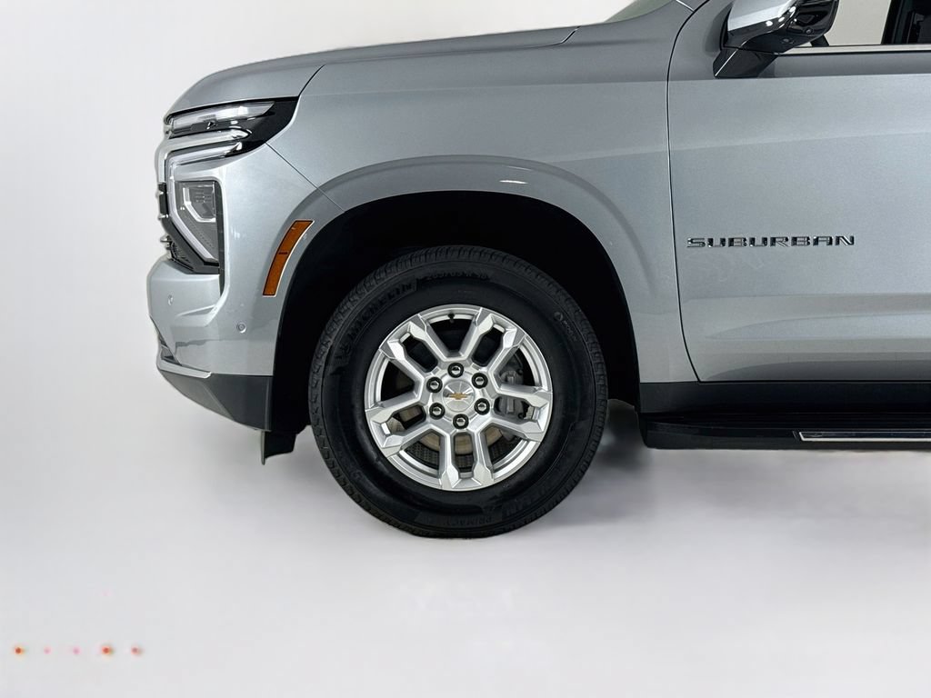 Used 2025 Chevrolet Suburban LT w/ Comfort Package RWD image 26
