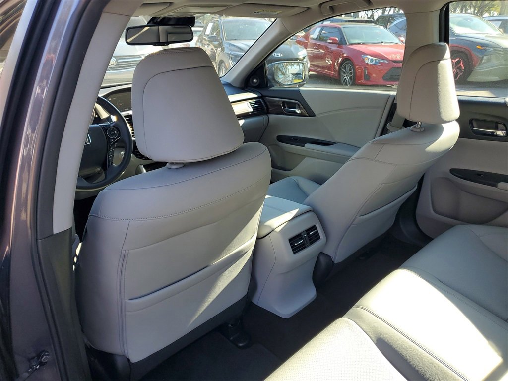 Used 2017 Honda Accord EX-L image 11