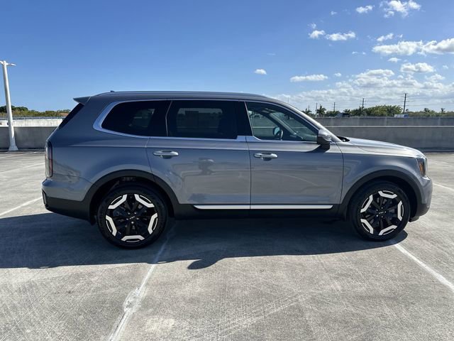 Used 2024 Kia Telluride EX w/ EX Captain's Chair Package image 38