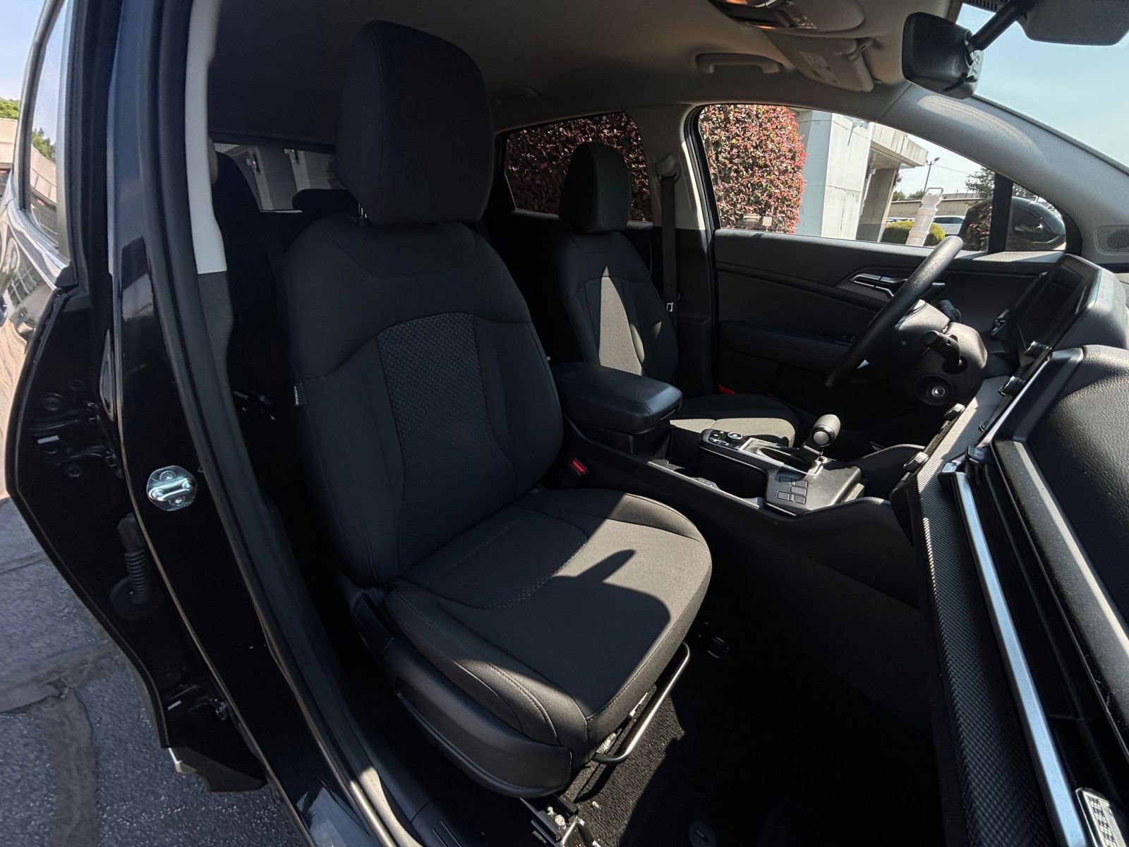 Used 2025 Kia Sportage LX image 35