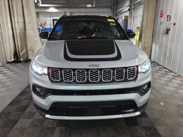 Used 2025 Jeep Compass Limited w/ Mopar Graphics Package image 8