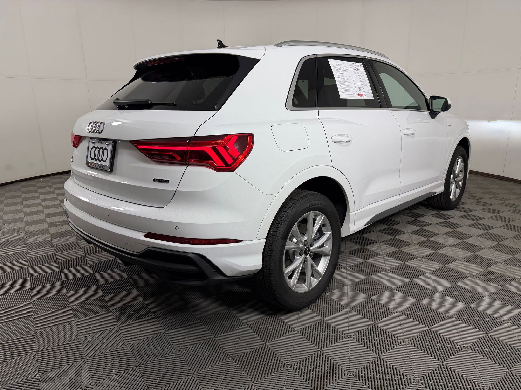 Certified 2025 Audi Q3 2.0T Premium w/ Convenience Package image 9