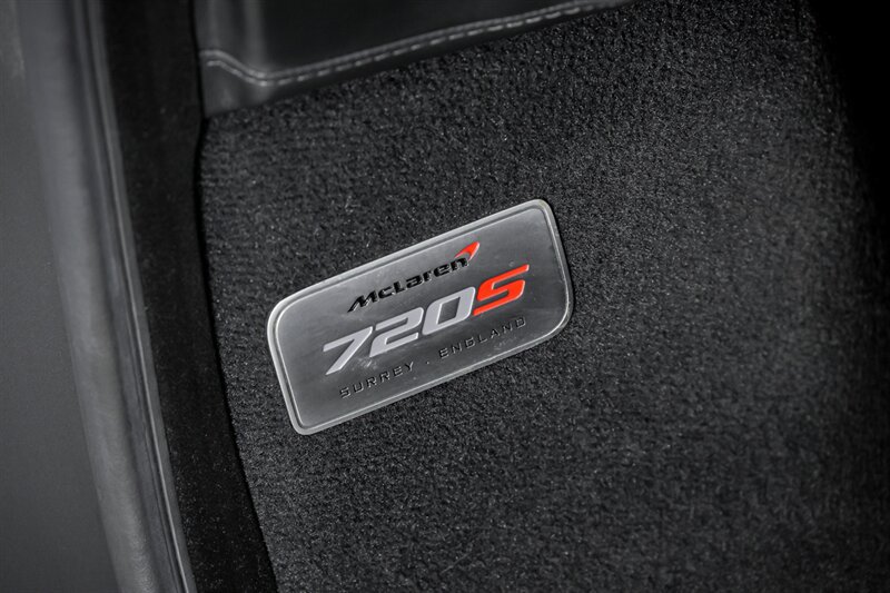 Used 2019 McLaren 720S RWD image 23
