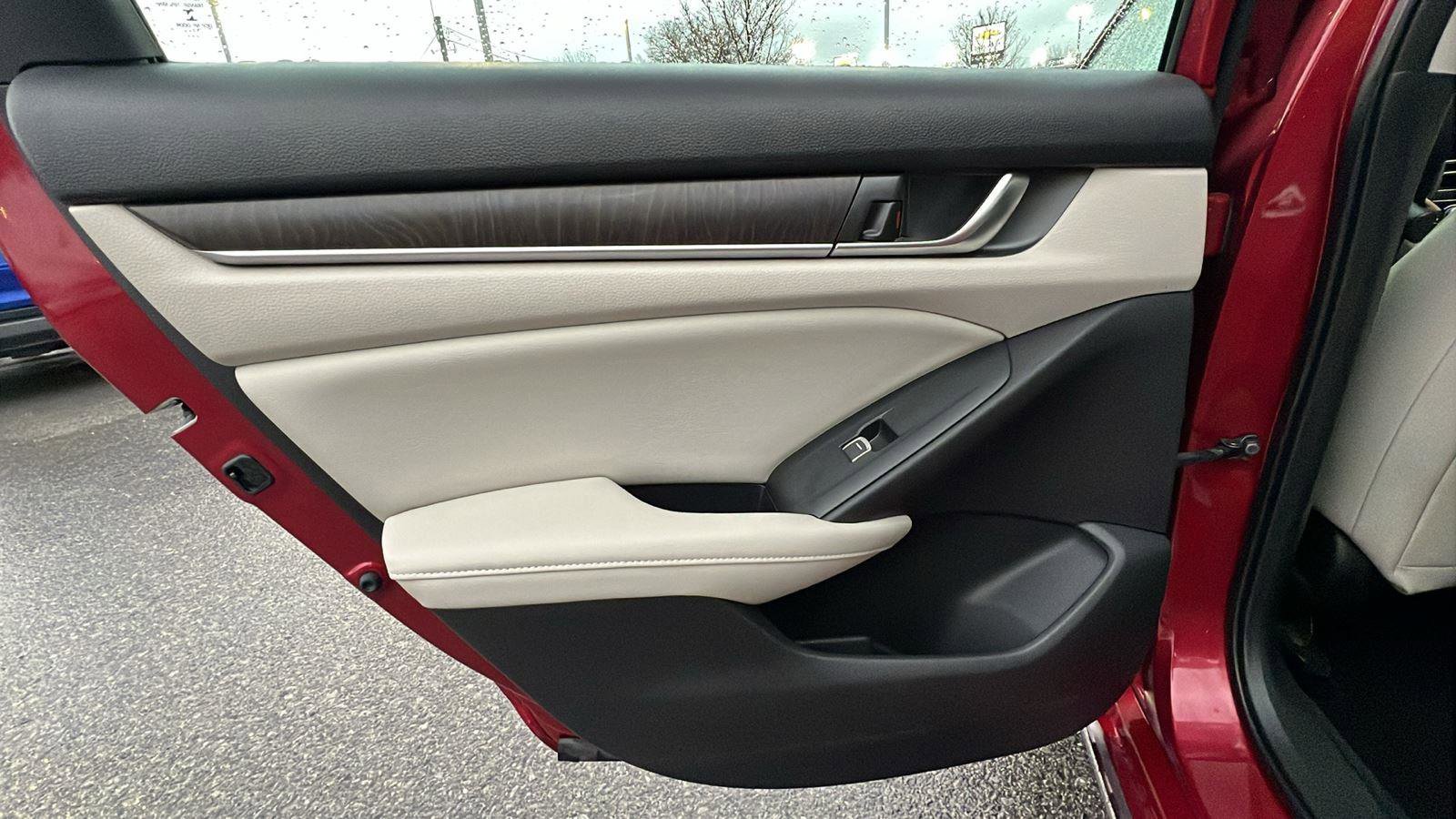 Certified 2018 Honda Accord EX-L image 17