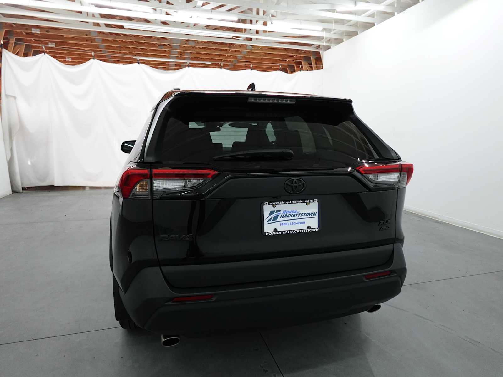 Used 2023 Toyota RAV4 XLE Premium image 7