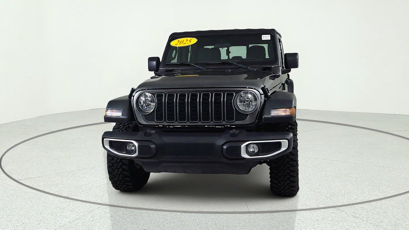 Used 2025 Jeep Gladiator Sport AWD/4WD image 2