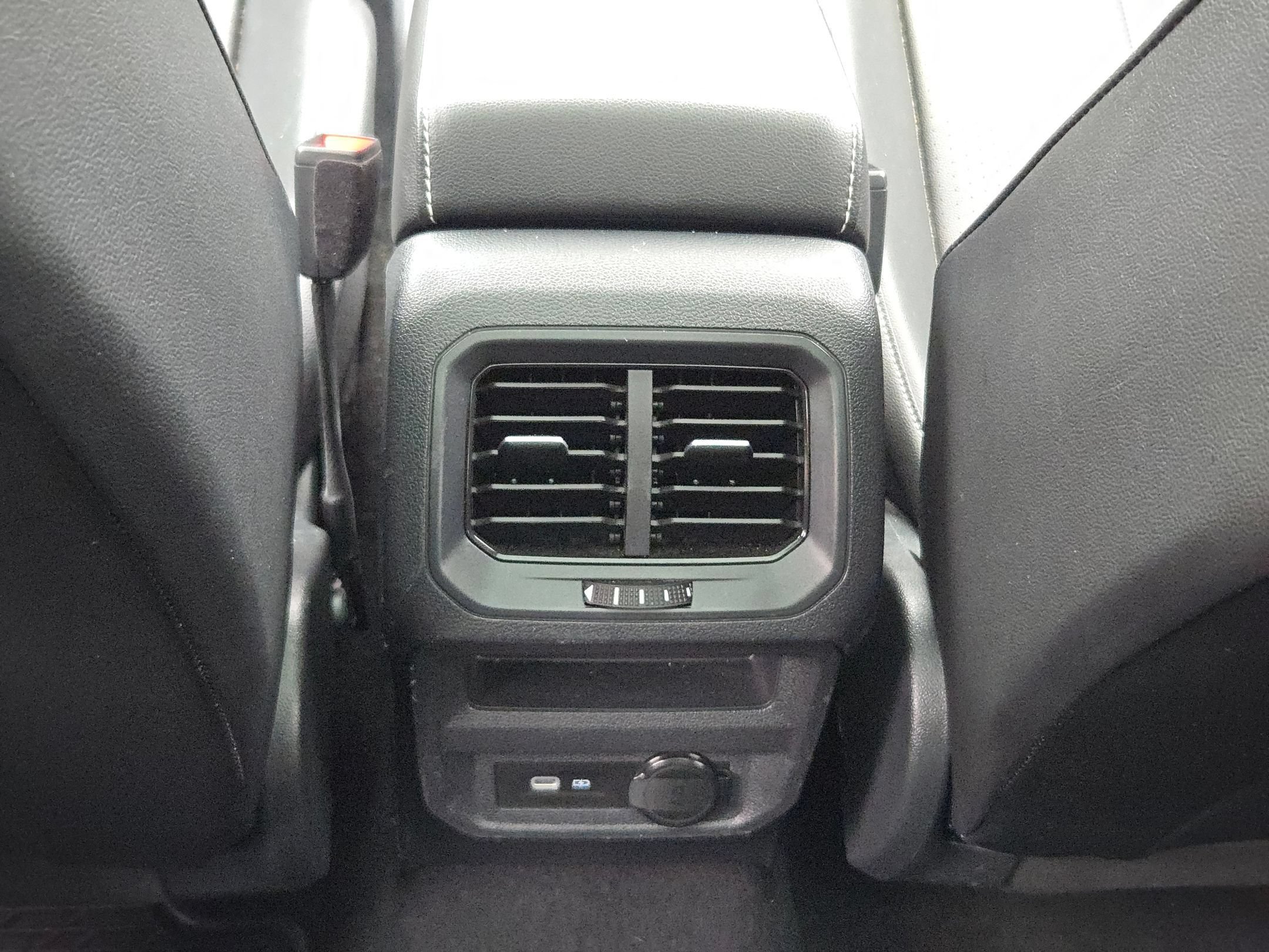 Used 2022 Volkswagen Tiguan SE FWD image 24