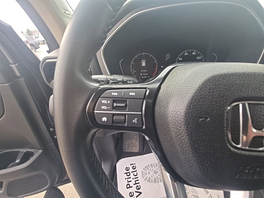 Used 2025 Honda Pilot Touring image 18