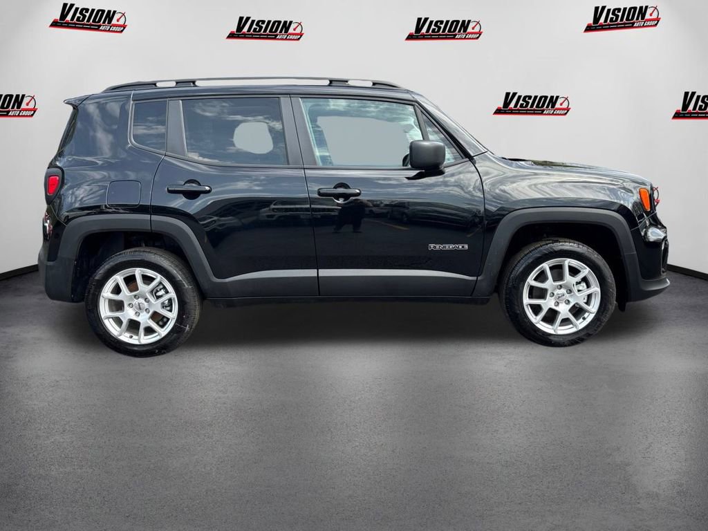 Used 2023 Jeep Renegade Latitude w/ Sun/Sound Group image 4