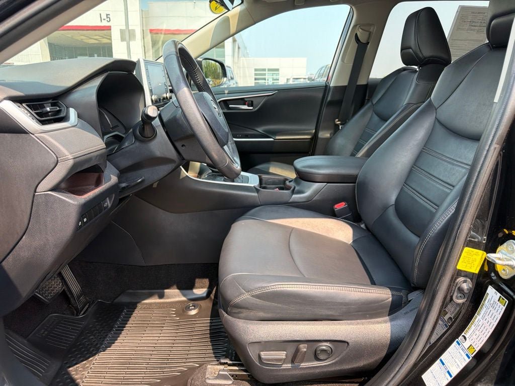 Used 2020 Toyota RAV4 Limited w/ Carpet Mat Package AWD/4WD image 11