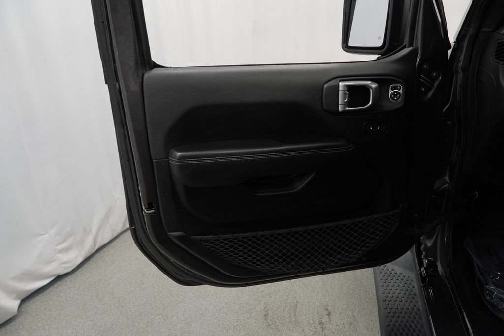 Used 2020 Jeep Wrangler Unlimited Sahara w/ Cold Weather Group AWD/4WD image 24