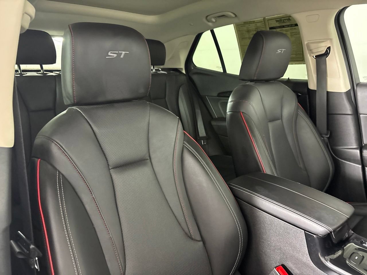Used 2023 Buick Envision Essence w/ Sport Touring Package AWD/4WD image 32