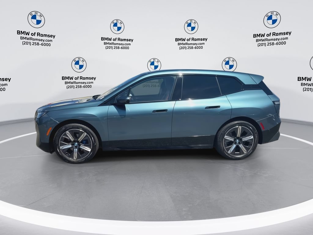 Used 2024 BMW iX xDrive50 w/ Premium Package AWD/4WD image 5