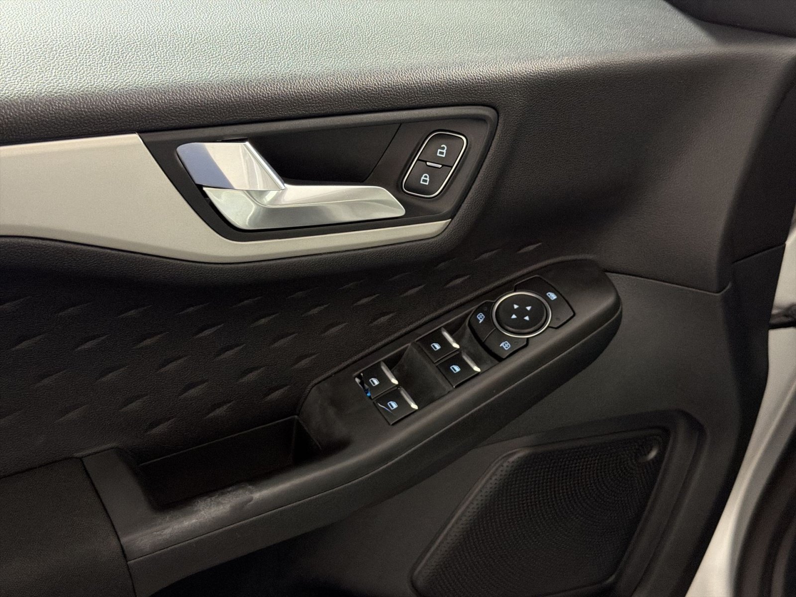 Used 2020 Ford Escape SE FWD image 15