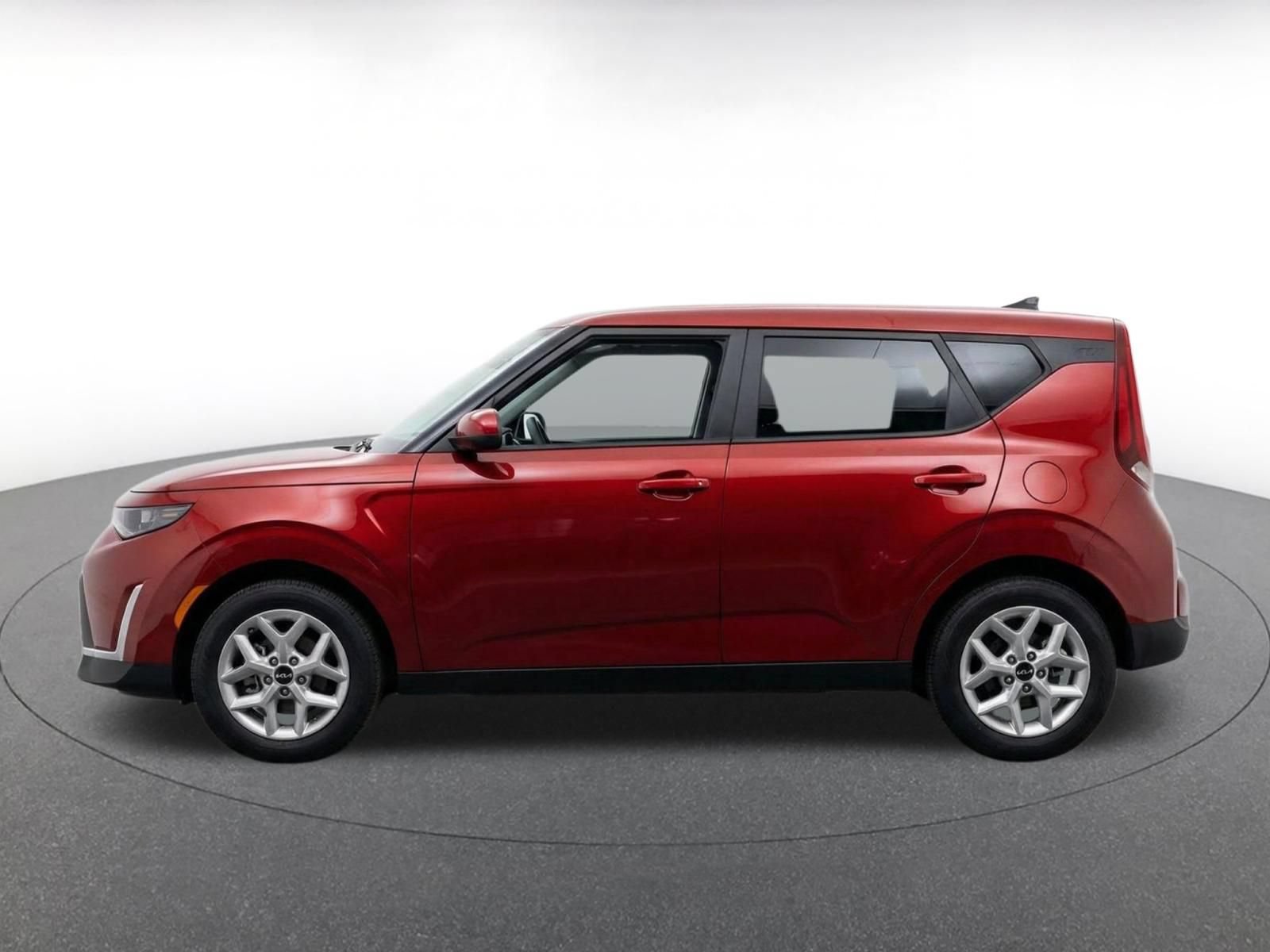 Used 2025 Kia Soul LX w/ LX Technology Package FWD image 4
