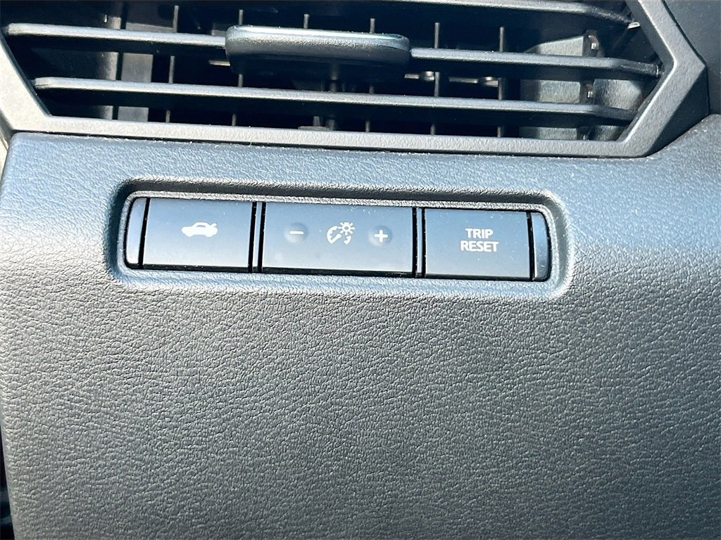 Used 2024 Nissan Altima 2.5 SV image 10