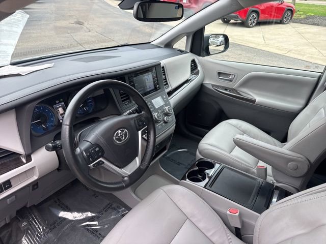 Used 2018 Toyota Sienna XLE w/ XLE Navigation Package image 15