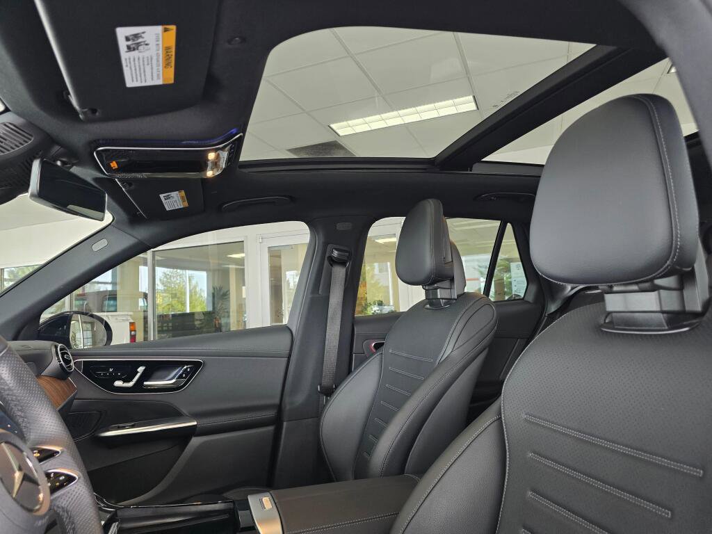 Used 2024 Mercedes-Benz GLC 300 4MATIC image 25
