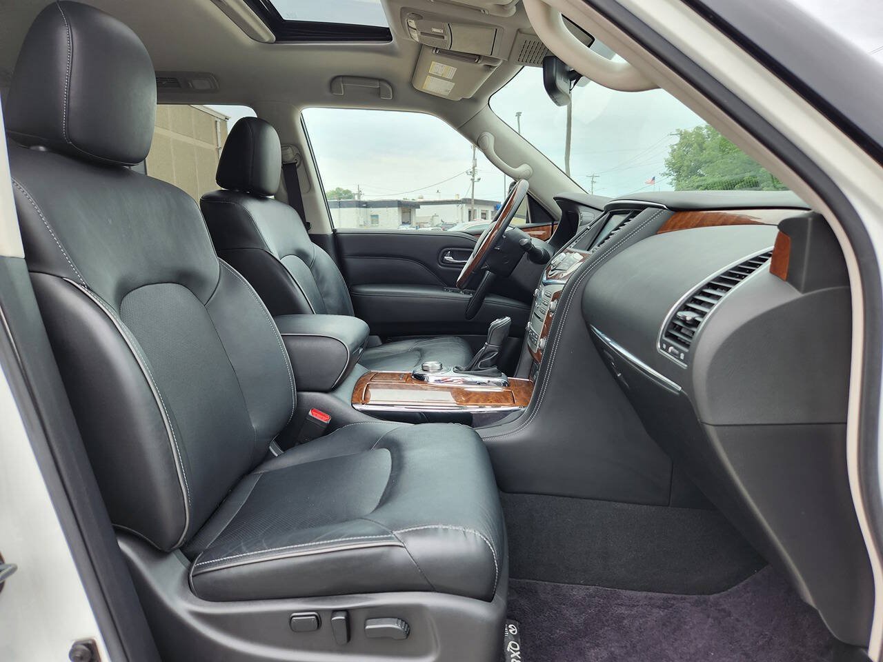 Used 2019 INFINITI QX80 Luxe w/ All-Season Package AWD/4WD image 16