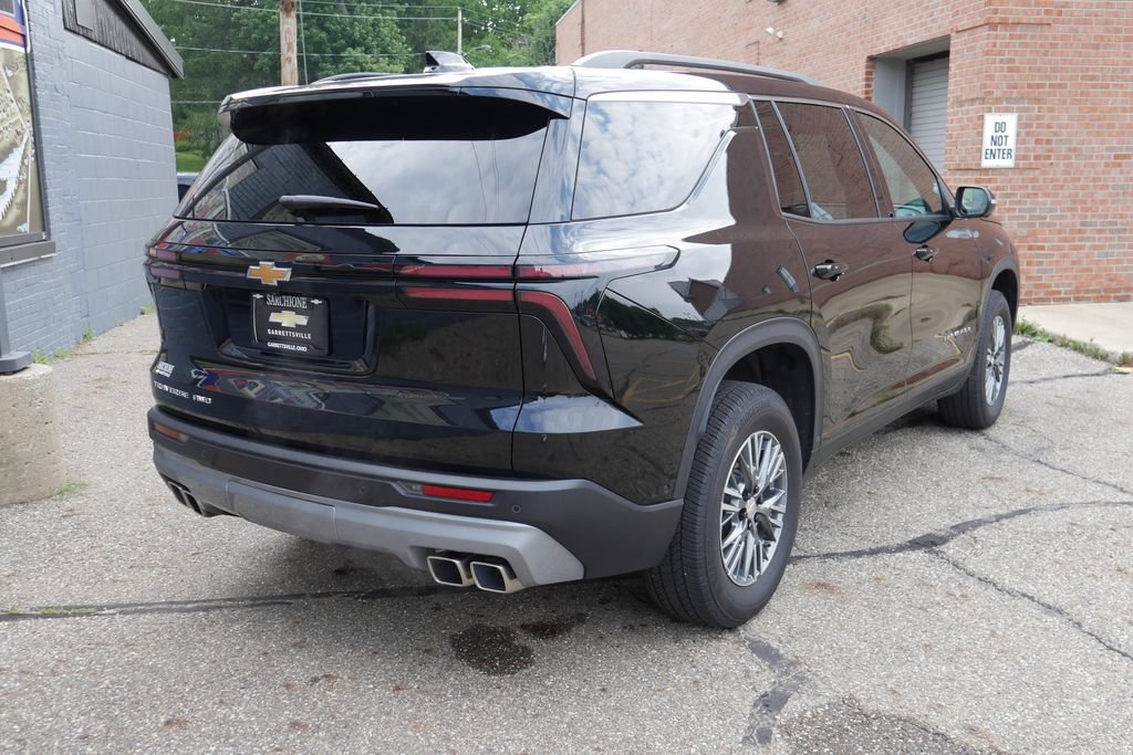 Used 2025 Chevrolet Traverse LT w/ Enhanced Driving Package AWD/4WD image 4