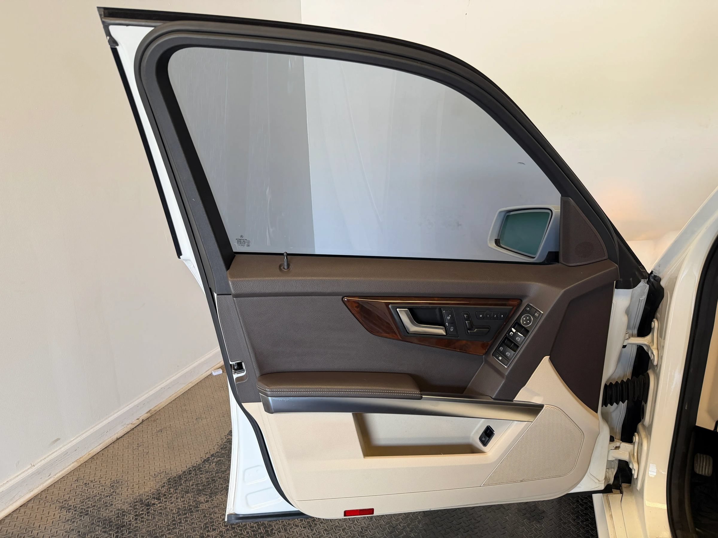 Used 2013 Mercedes-Benz GLK 350 4MATIC image 10