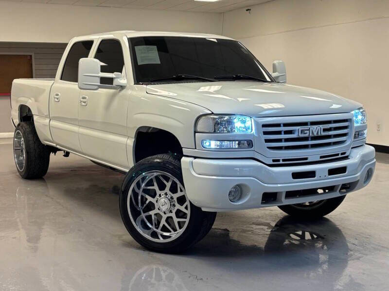 Used 2007 GMC Sierra 2500 W/T w/ Skid Plate Package AWD/4WD image 2