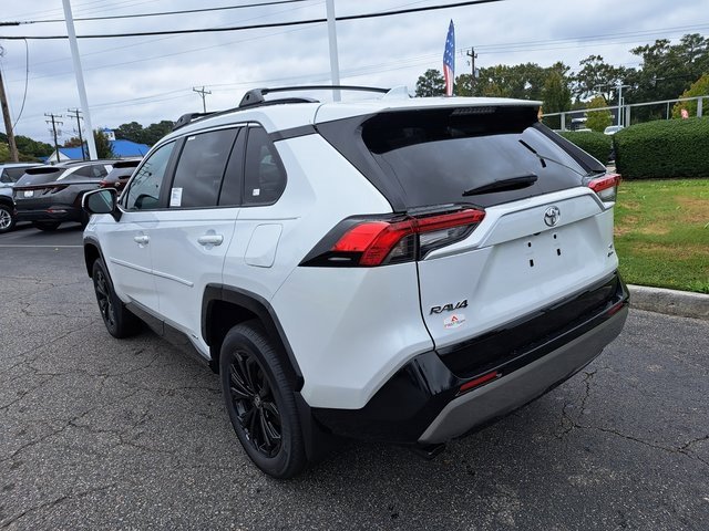 New 2025 Toyota RAV4 SE image 8