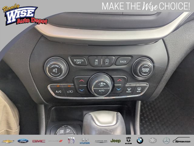 Used 2015 Jeep Cherokee Trailhawk w/ Comfort/Convenience Group AWD/4WD image 15